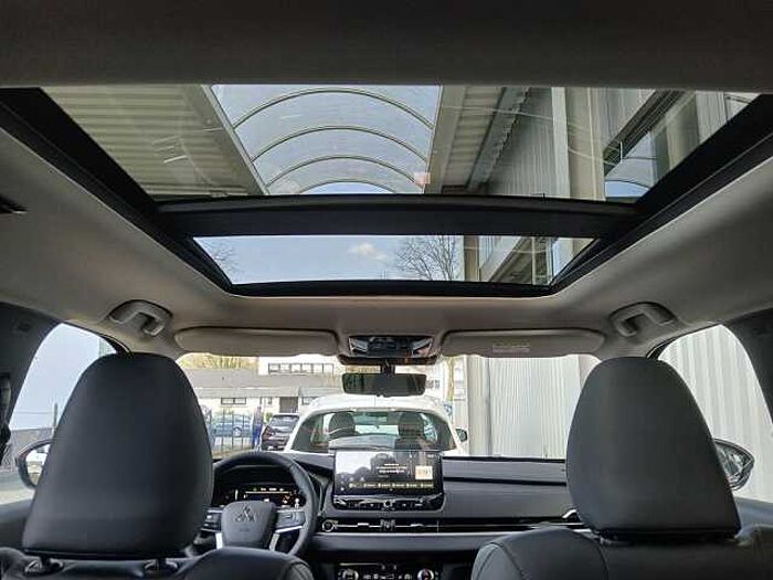 Mitsubishi Outlander 2.4i Plug-in-Hybrid Top