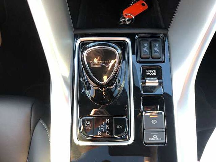 Mitsubishi Eclipse Cross 2.4i Plug-in Hybrid TOP