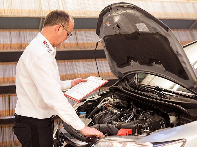 KFZ-Mechatroniker/KFZ-Mechaniker (m/w/d) - Stellenangebote bei Fischer & Böhm in Leverkusen/Solingen Ausbildung KFZ Mechatroniker - Automobilkaufmann